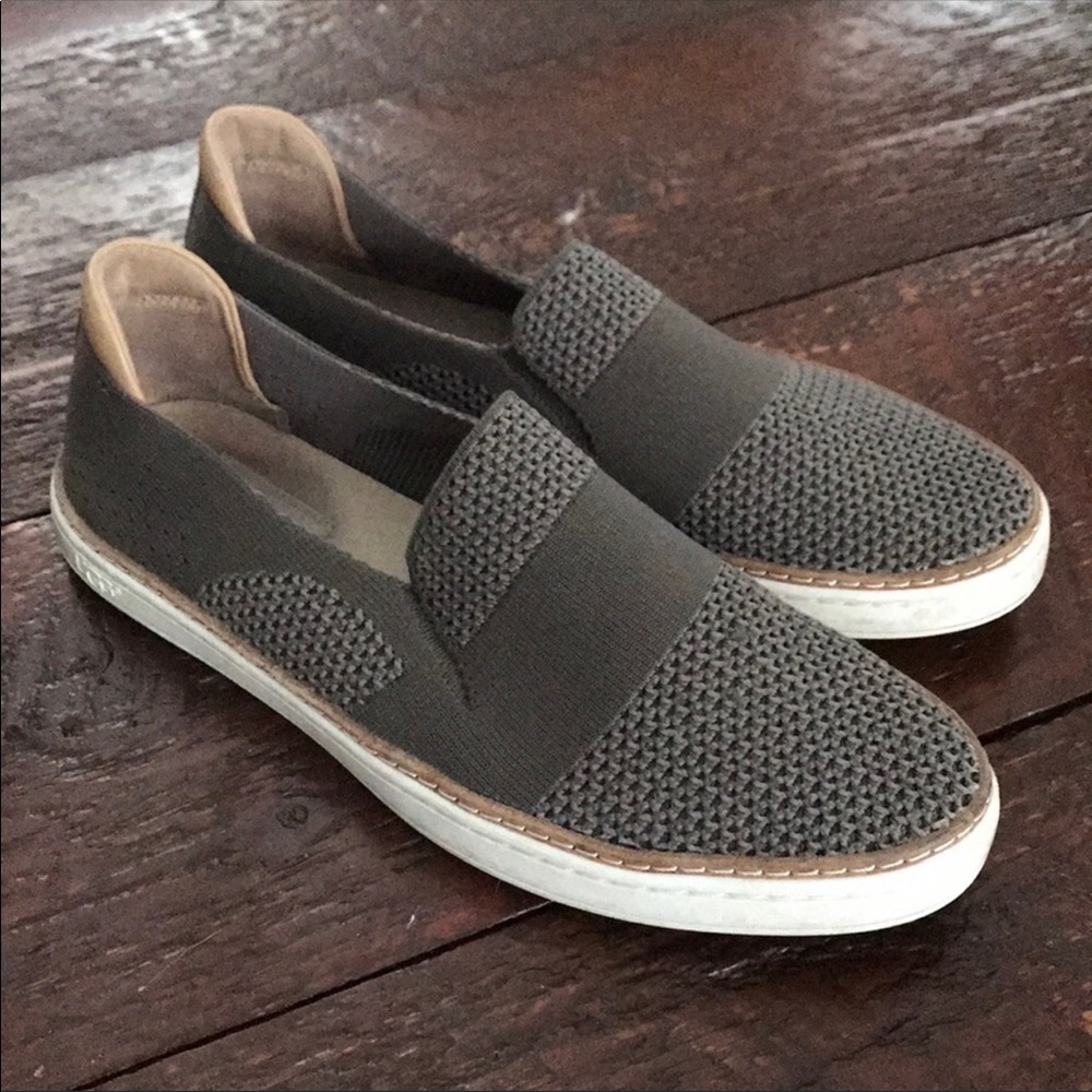 Ugg Sammy Slip on 8.5 GUC